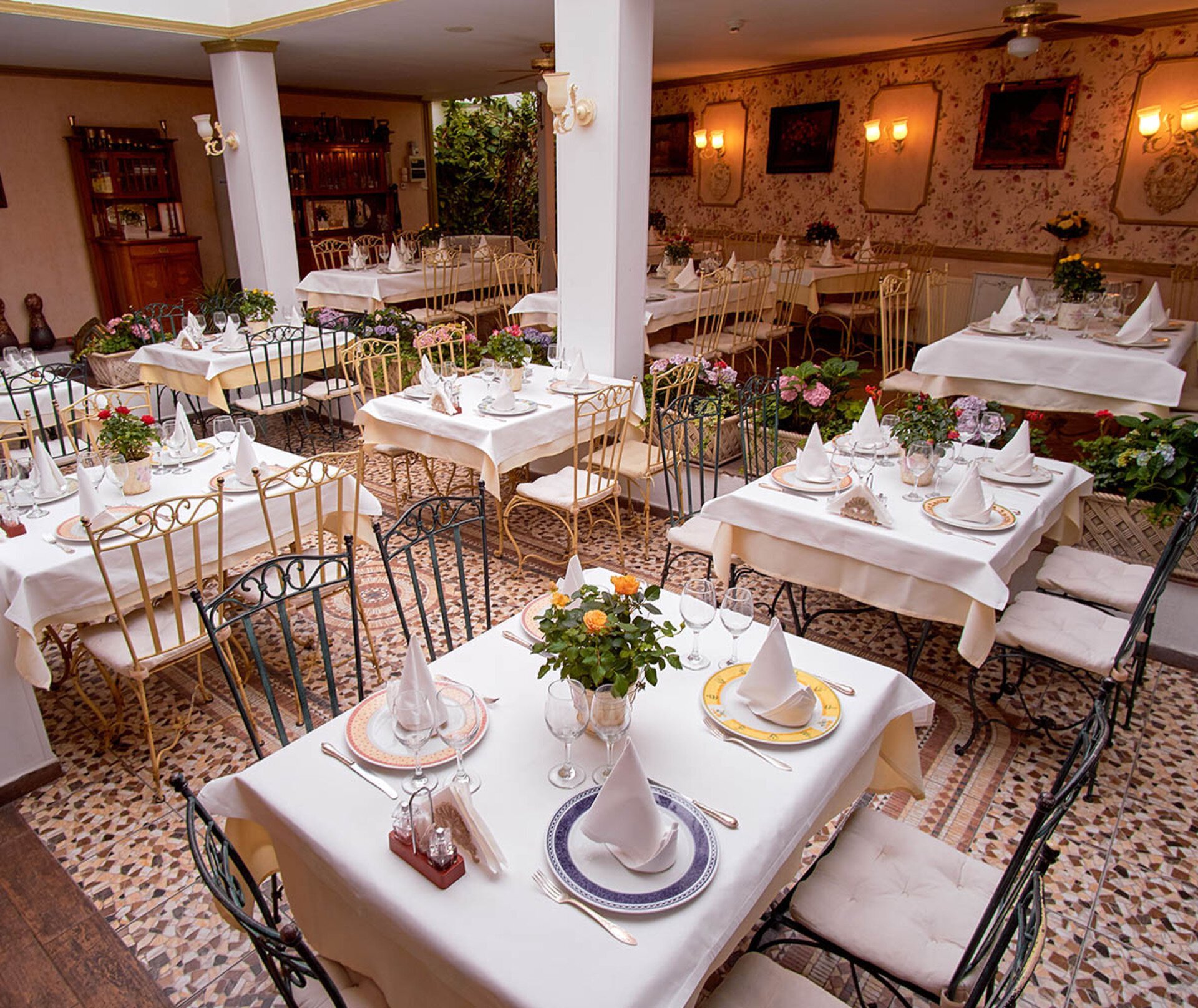 Club Zexe - Amenajari si extinderi restaurante Zexe Zahana Icoanei, Matei Basarab, Tei