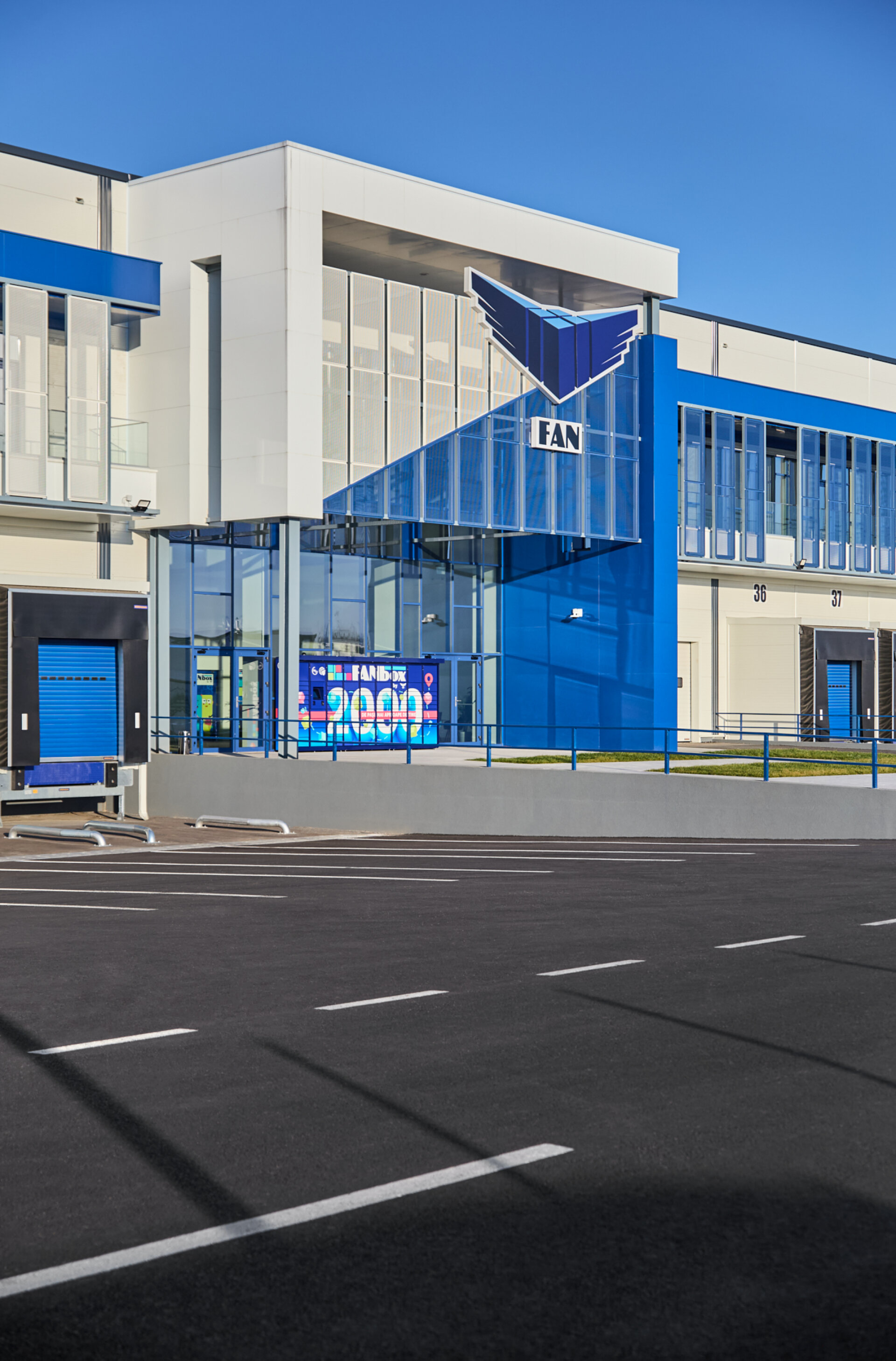 FAN Courier Active - Hale sortare corespondenta, depozit fullfilment, cladire de birouri si anexe