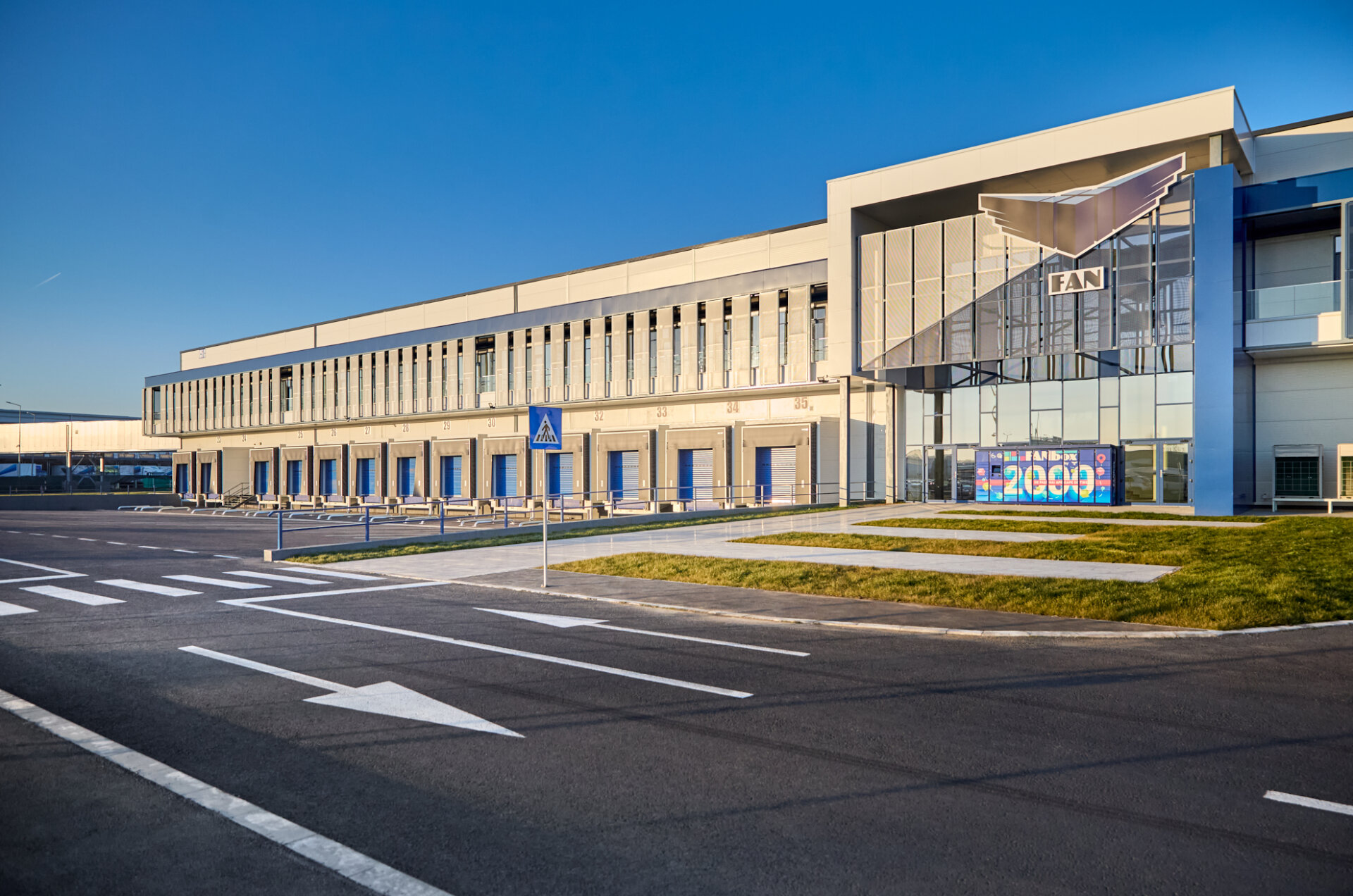 FAN Courier Active - Hale sortare corespondenta, depozit fullfilment, cladire de birouri si anexe
