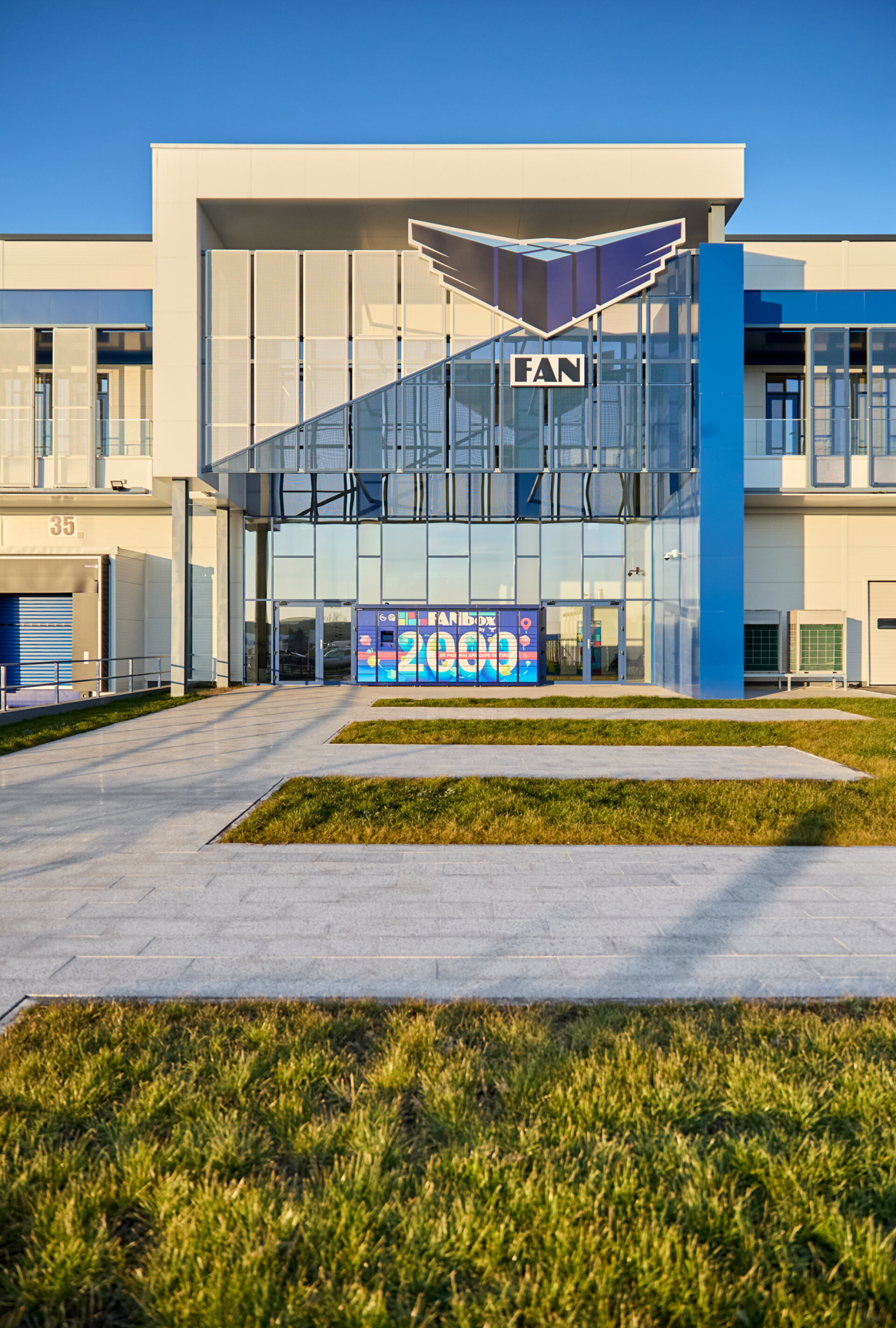 FAN Courier Active - Hale sortare corespondenta, depozit fullfilment, cladire de birouri si anexe