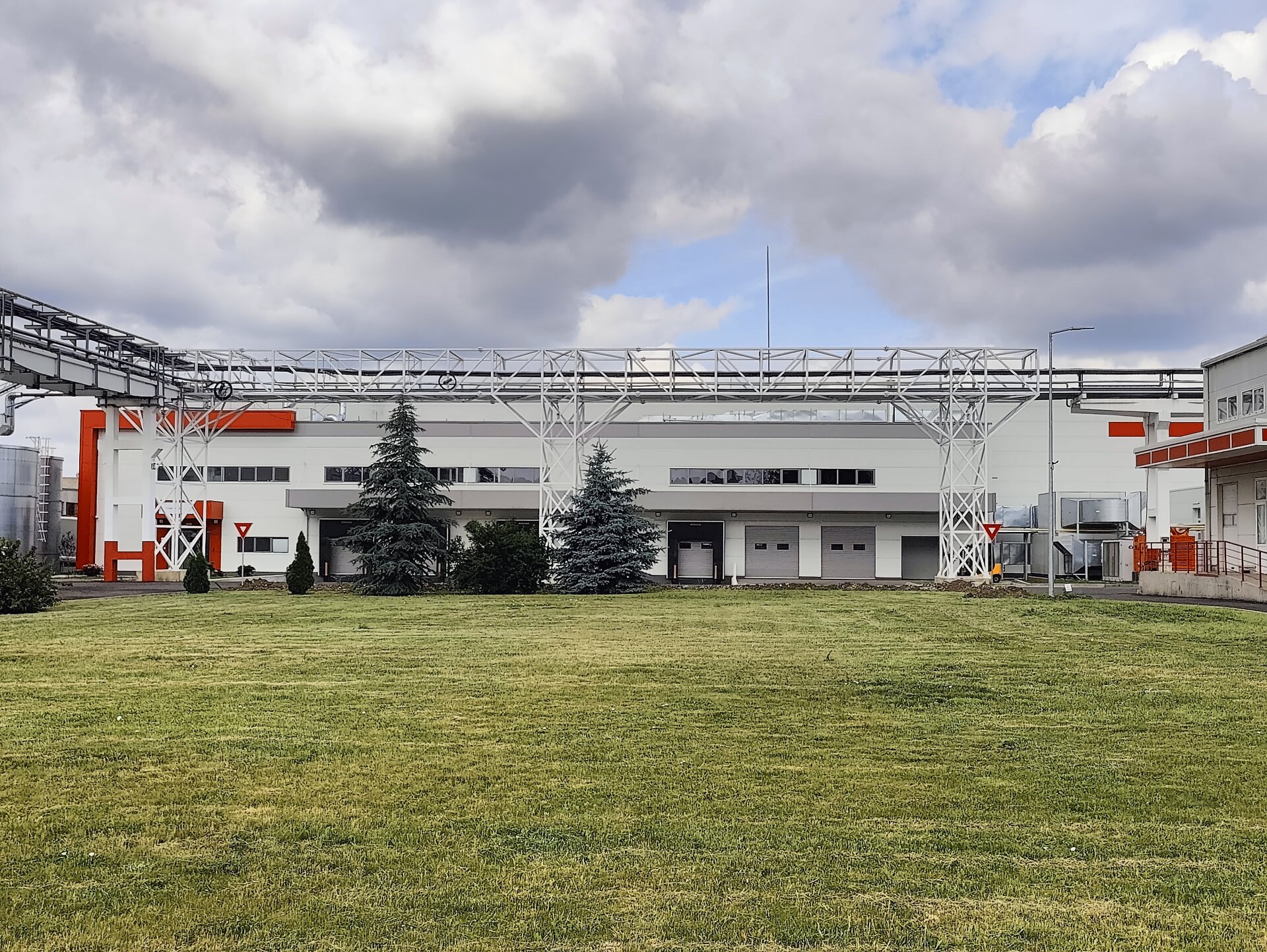 Facade of Antibiotice Iasi pharmaceutical product warehouse within the active platform site, PPAE project