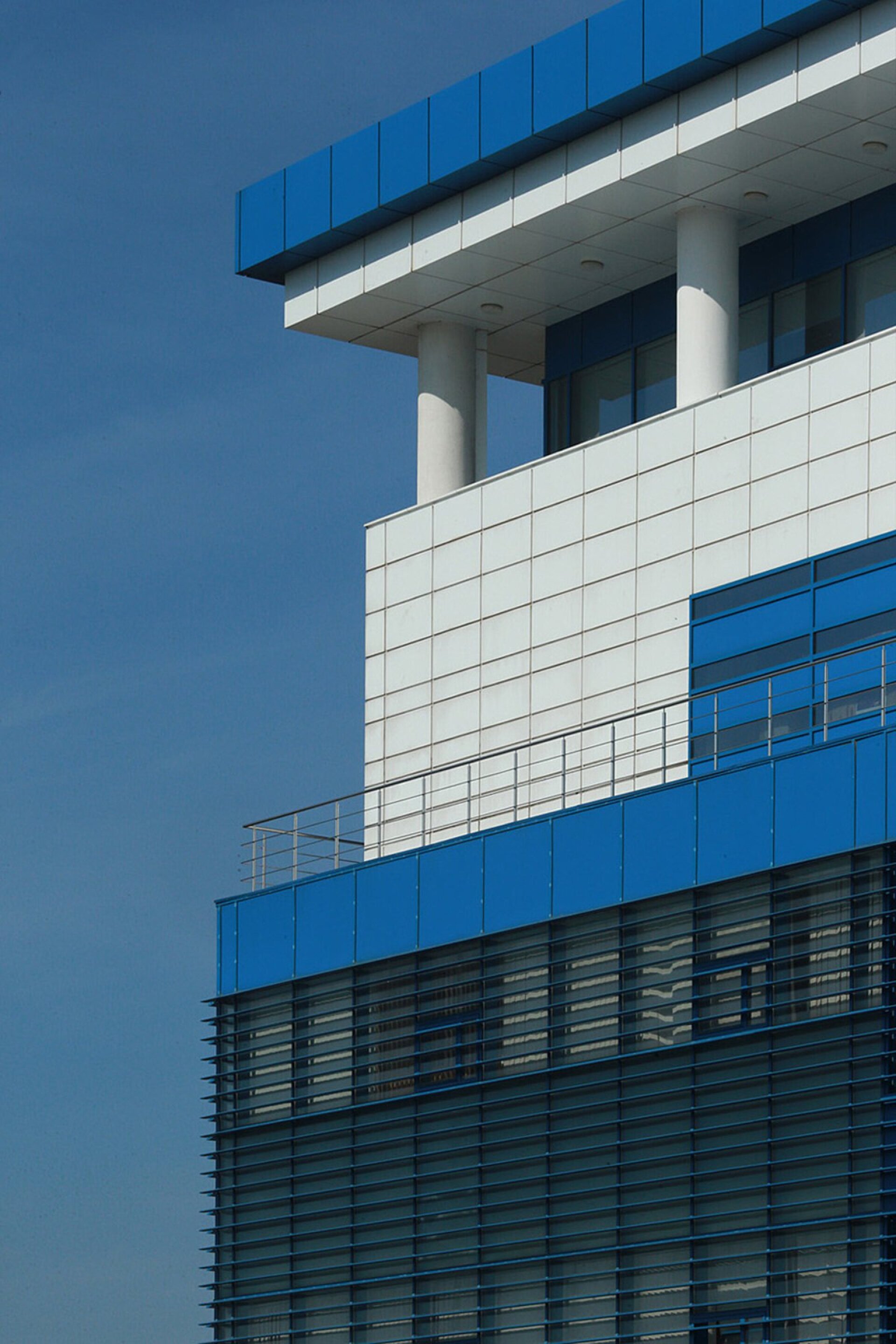 Vedere de ansamblu a sediul administrativ P+4E FAN Courier Ștefănești, proiect PPAE