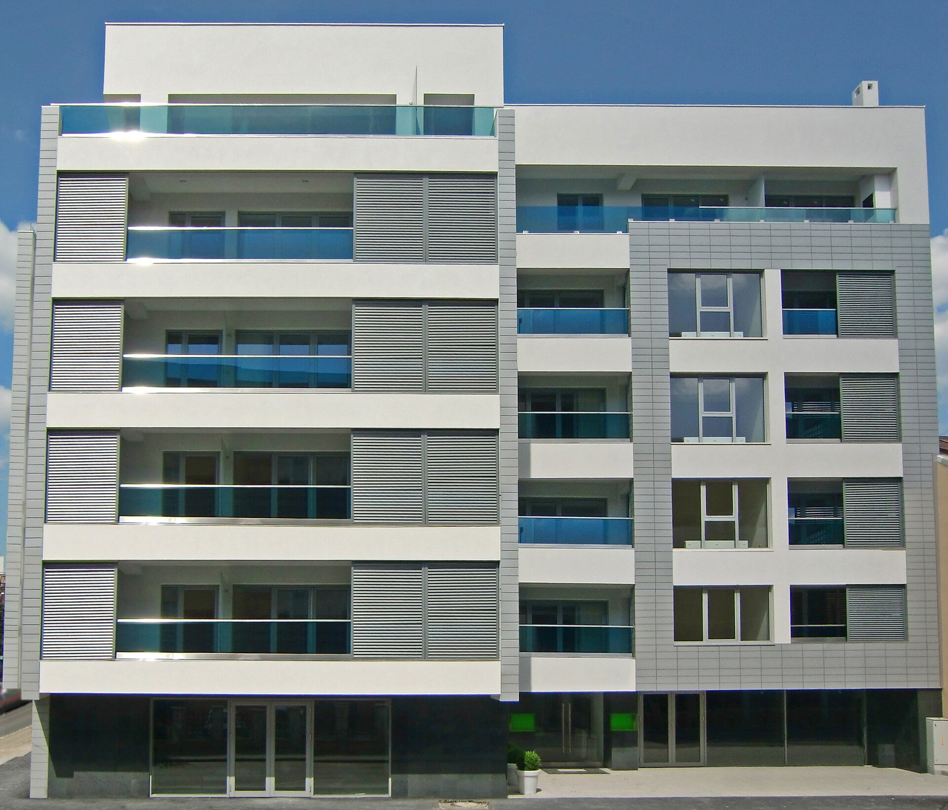Fațada clădirii de locuințe 2S+P+5E de pe str. Moxa, în centrul Bucureștiului, proiect PPAE