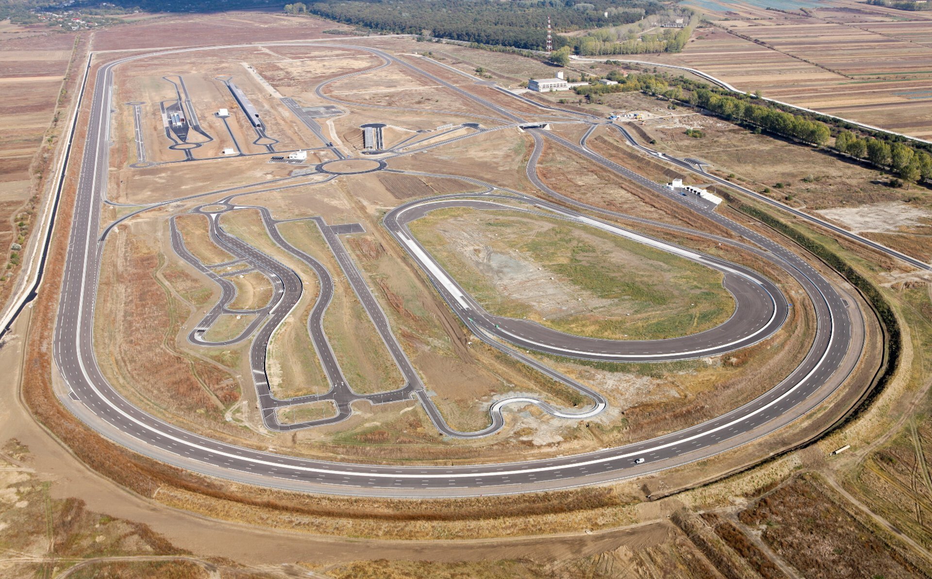 Renault Technologie Roumanie - Support Buildings for Testing Runways of the Automobile Testing Center